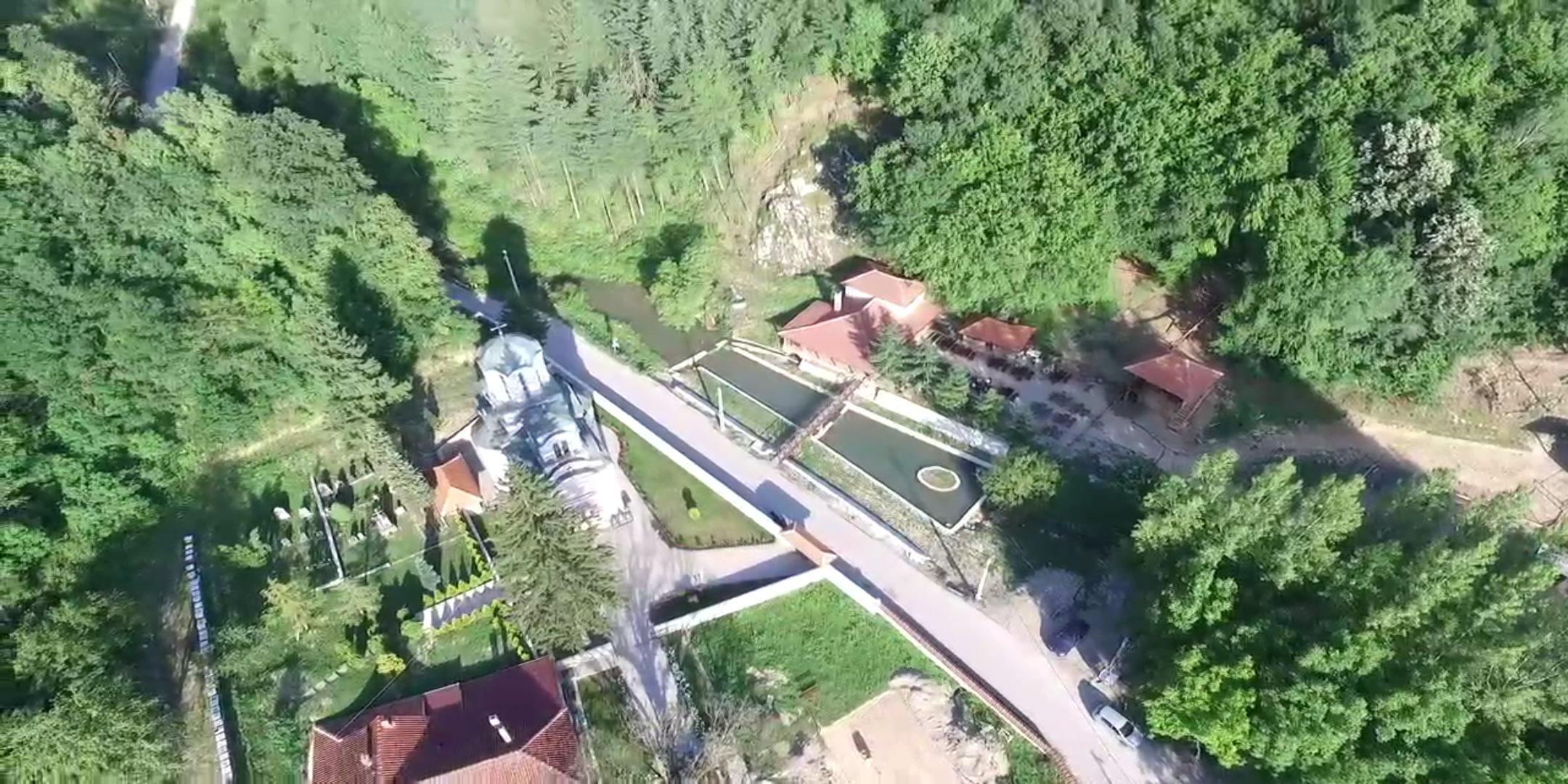 Manastir Tumane, nadaleko čuven po isceljenjima, godišnje poseti milion vernika (FOTO)