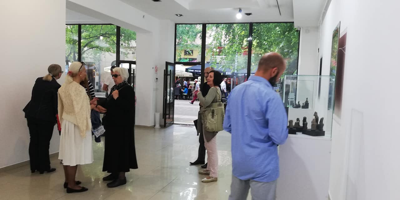 Otvorena arheološka izložba IZMEĐU KOSTIMA I ORNAMENTA