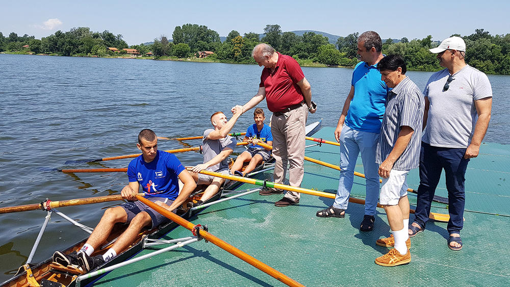 Veslanje: Vasić i Mačković posetili VK Srebrno jezero