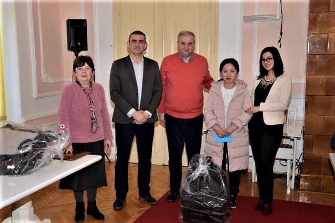 Novčana pomoć i autosedišta za novorođene bebe u Velikom Gradištu