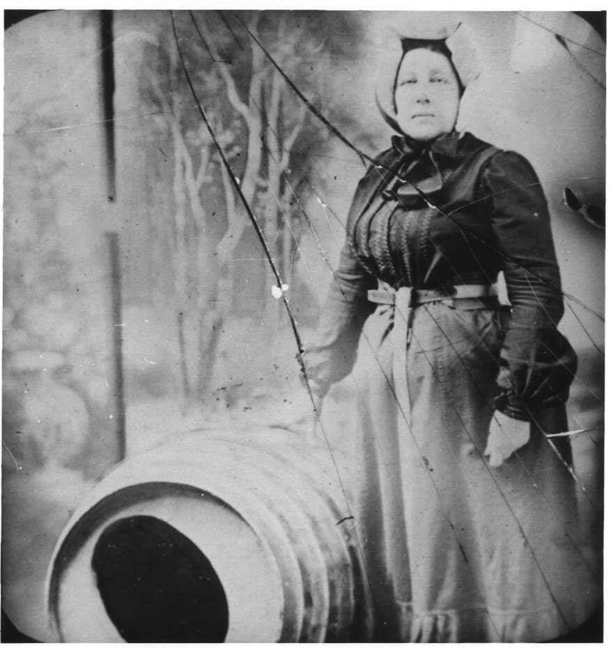 ženi koja je skočila sa Nijagarinih vodopada u buretu