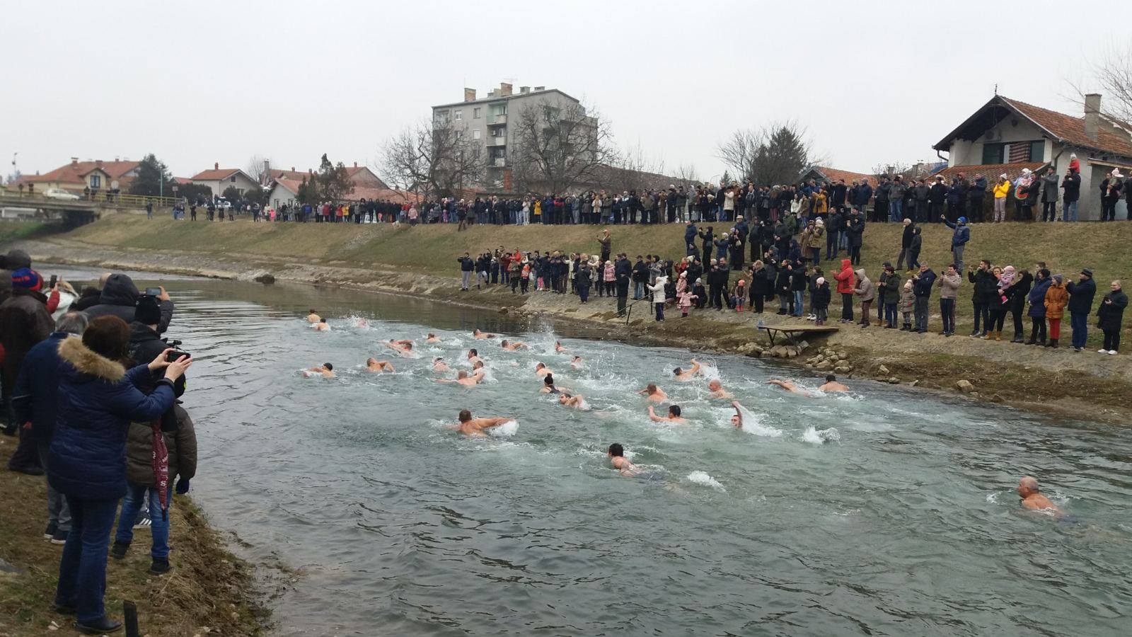 Plivaje za časni krst petrovac