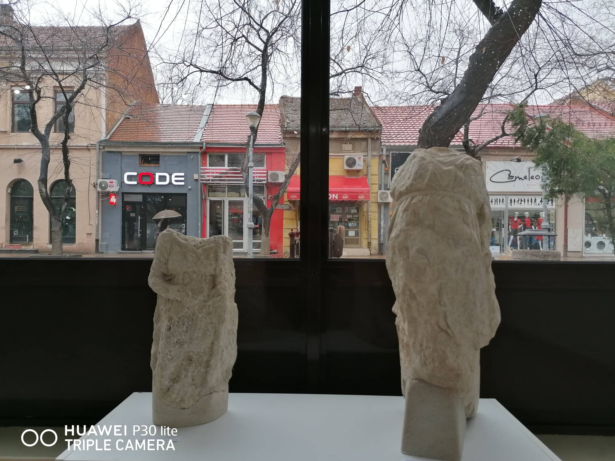 U Galeriji savremene umetnosti otvorena izložba „TAJNA MERMERA – ARCANUM LAPIS“