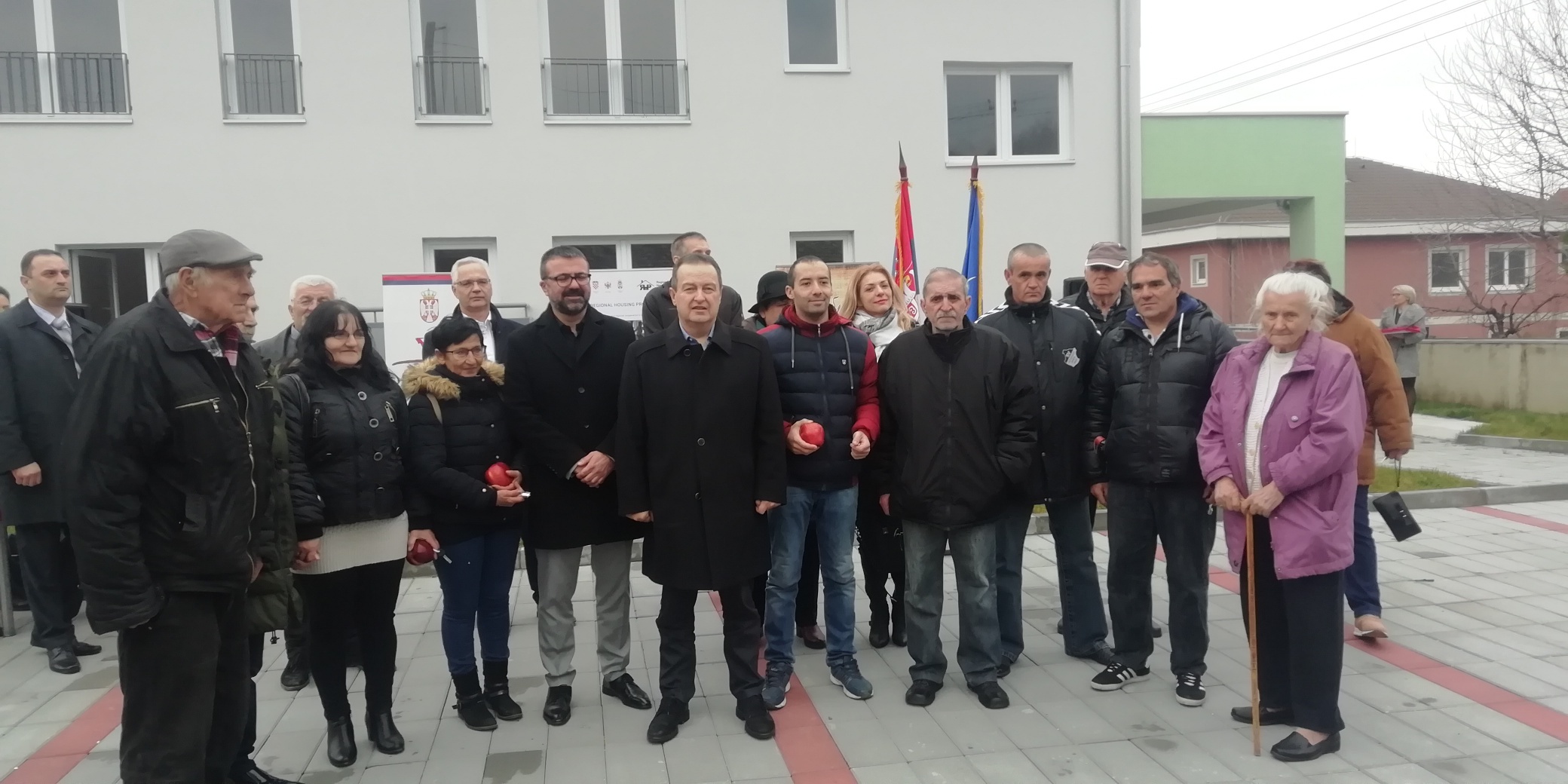 Žabari: Uručeni ključevi od 12 stanova izbegličkim porodicama