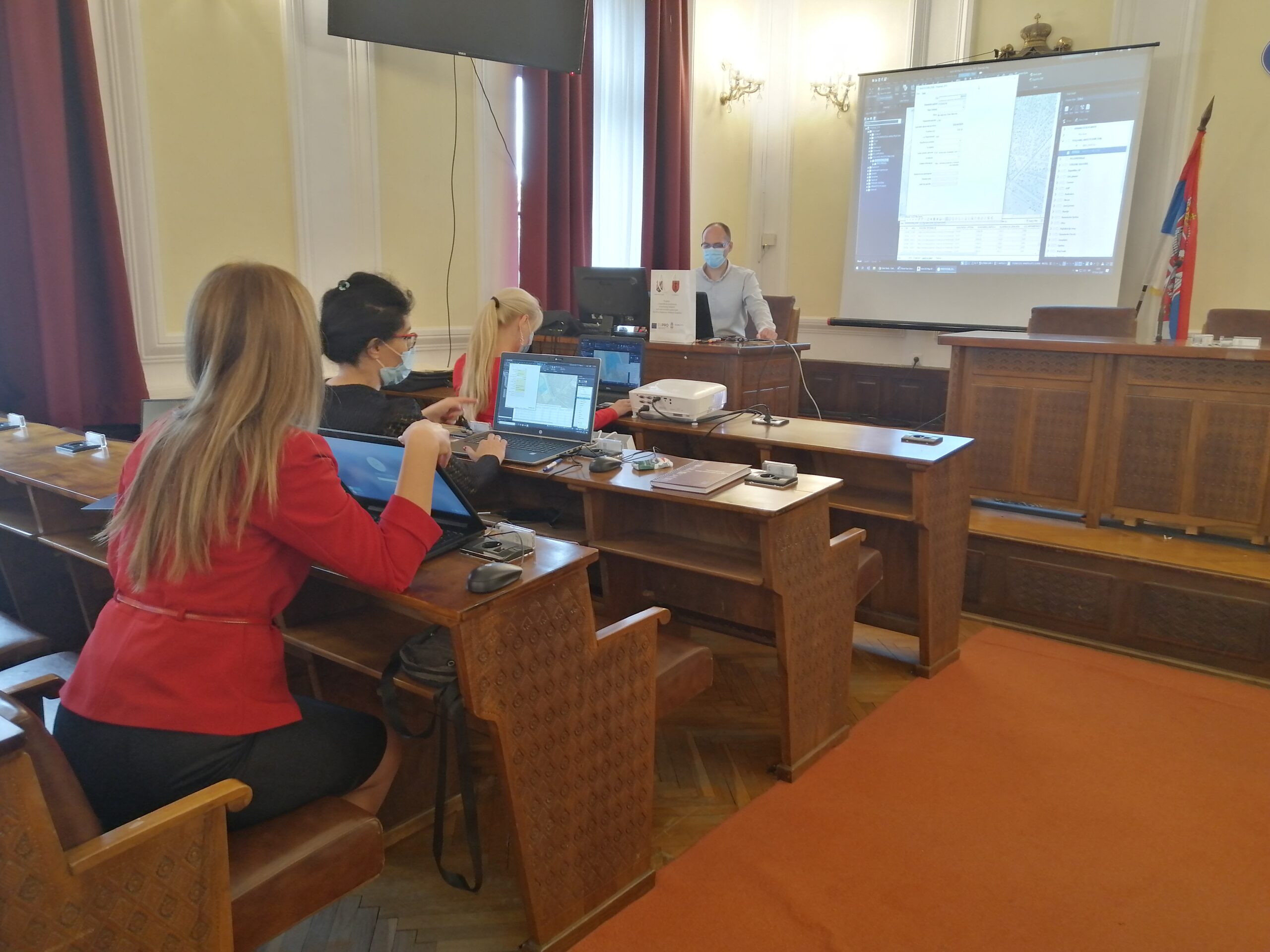 Unapređenje preduslova za korišćenje lokalnih socio-ekonomskih potencijala kroz GIS u Požarevcu i Ve...
