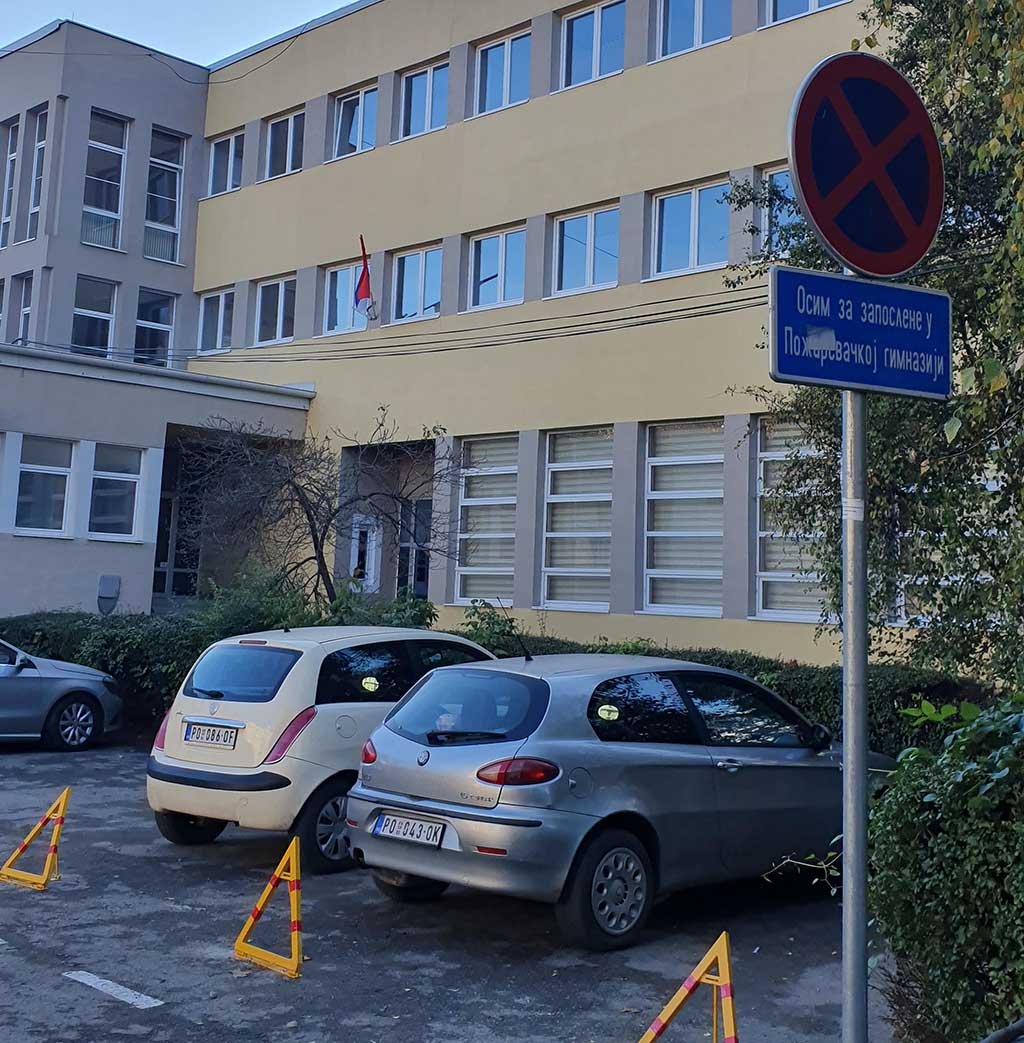 Parking s 01 gimnazija