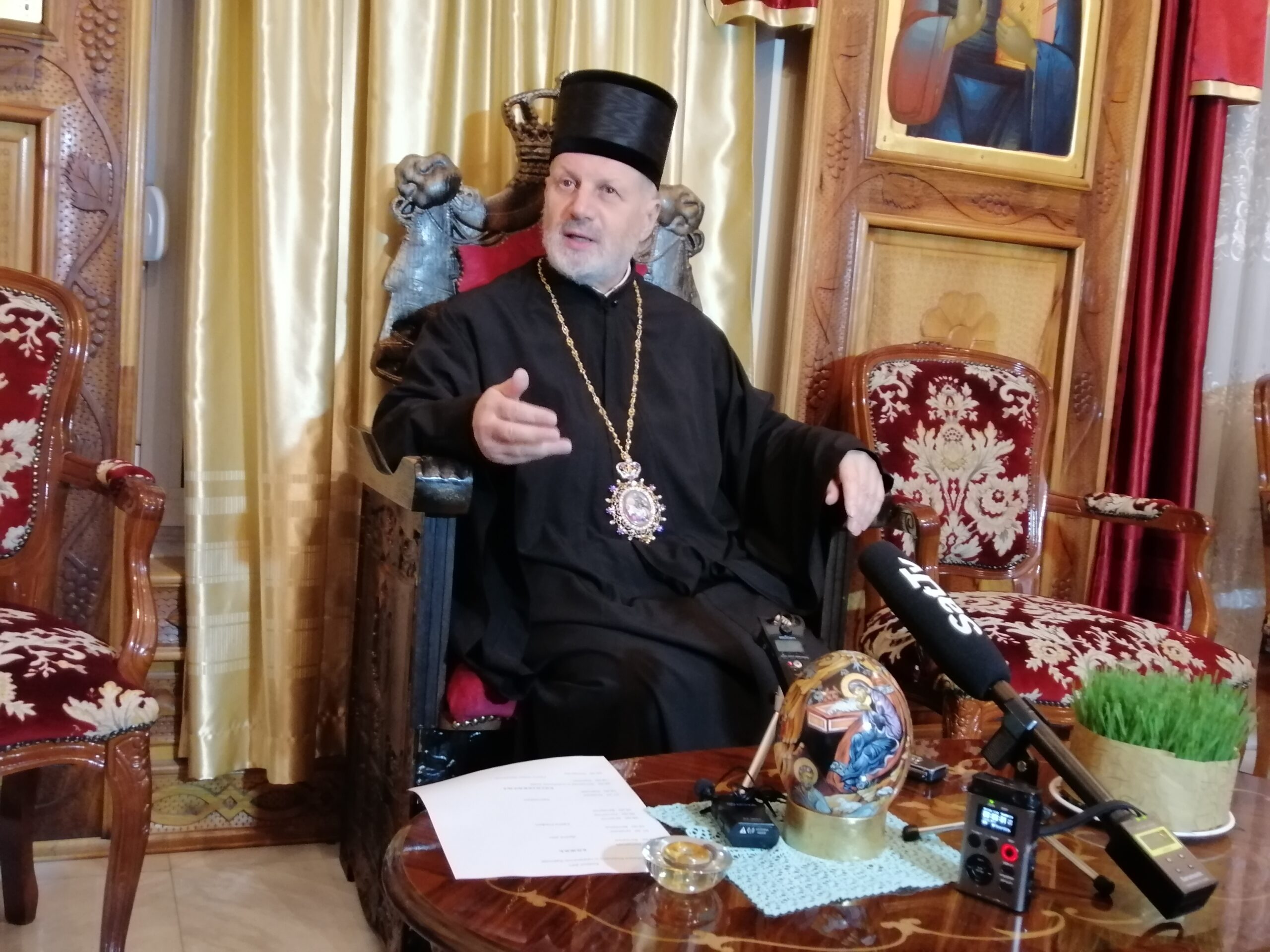 Vladika Ignatije pozvao vernike da prisustvuju paljenju Badnjaka uz epidemiološke mere