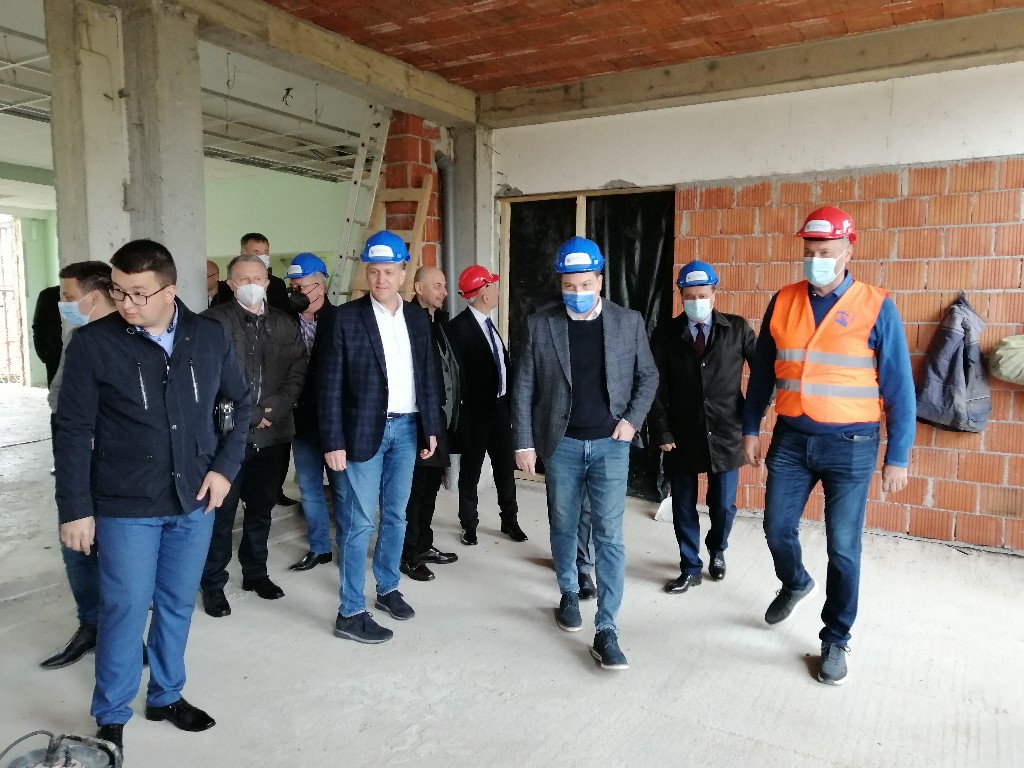 Ministar prosvete obišao radove na Domu učenika Poljoprivredne škole u Požarevcu