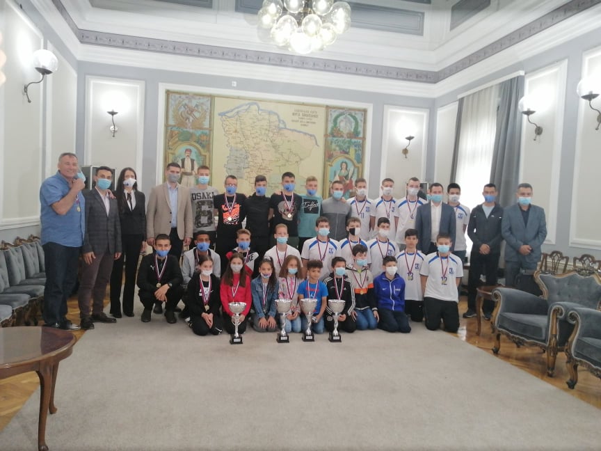 191856742 811228493103100 173570213203916865 n