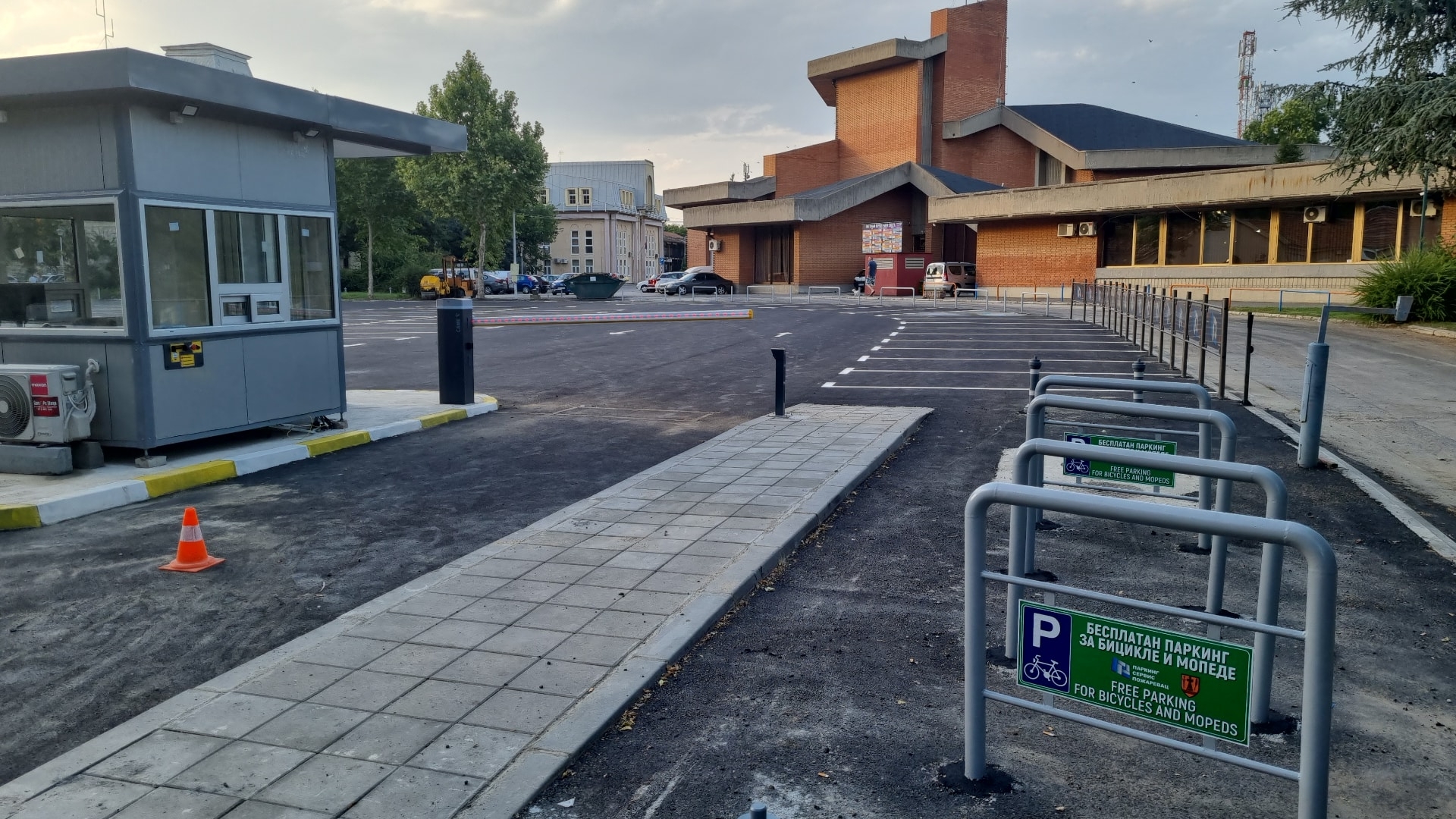 JKP “ Parking servis“ danas poklanja besplatno parkiranje na rekonstruisanom parkirališt...