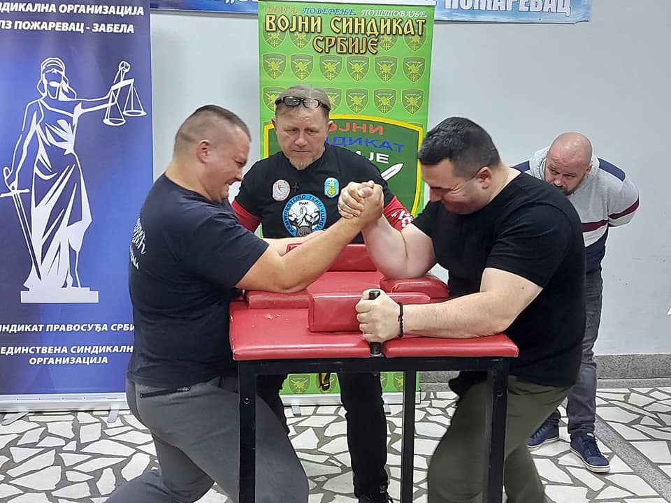 U Požarevcu prvi put održano takmičenje u amaterskom obaranju ruku! FOTO
