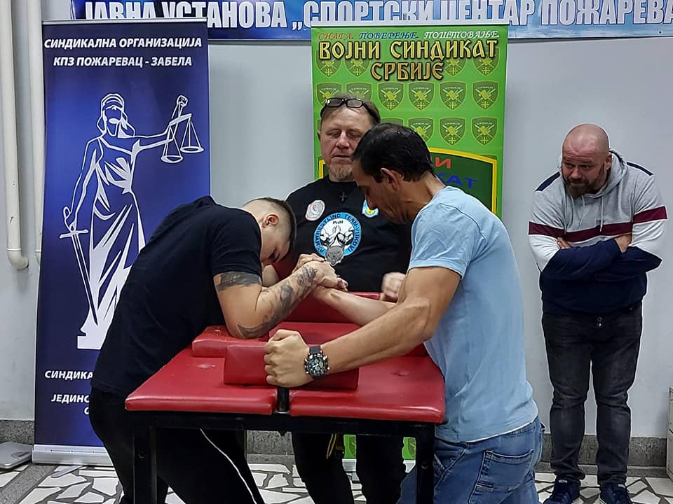 U Požarevcu prvi put održano takmičenje u amaterskom obaranju ruku! FOTO