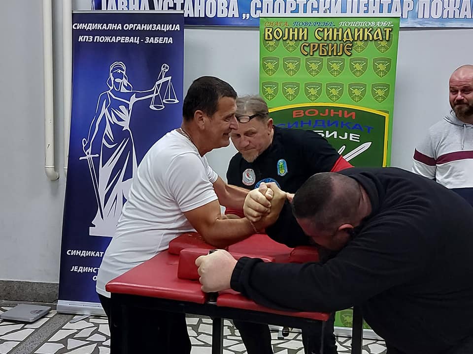 U Požarevcu prvi put održano takmičenje u amaterskom obaranju ruku! FOTO