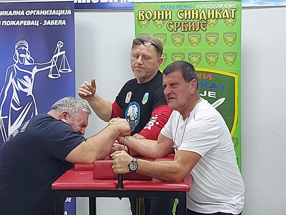 U Požarevcu prvi put održano takmičenje u amaterskom obaranju ruku! FOTO