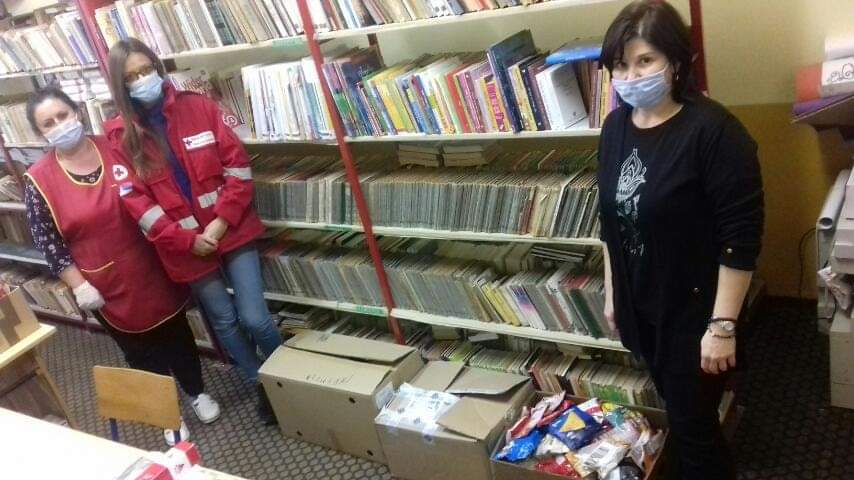 Djaci ucenici paketici ugrozeni