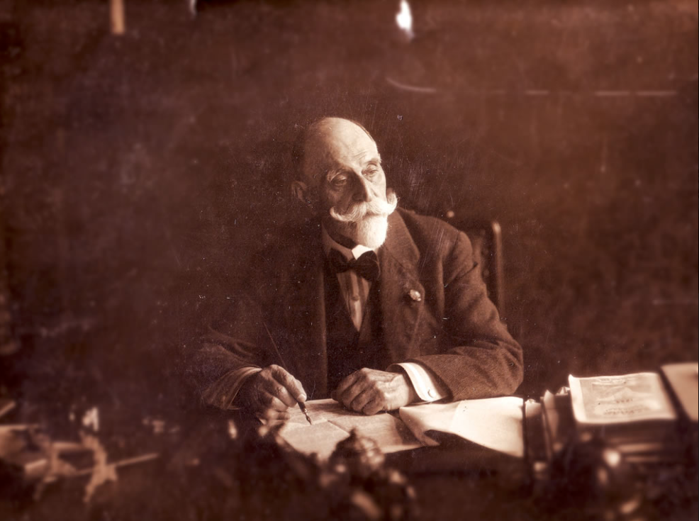 Vajfert za radnim stolom