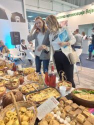 Etnosekcija KUD-a Mladost iz Poljane domaćim proizvodima najavila 17. Uskršnji etno festival FOTO GA...