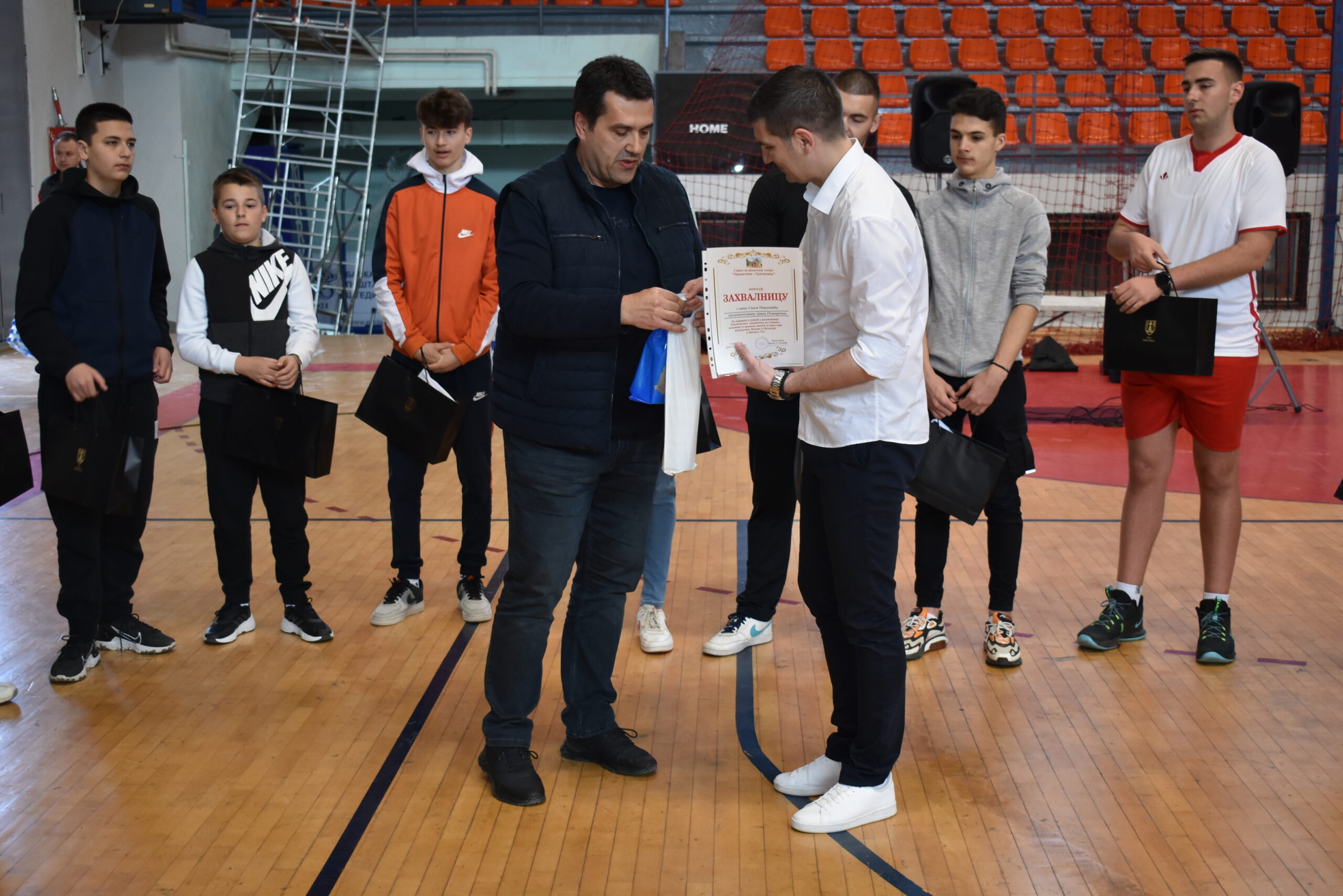 Gradonačelnik Požarevca sa školarcima iz Gračanice