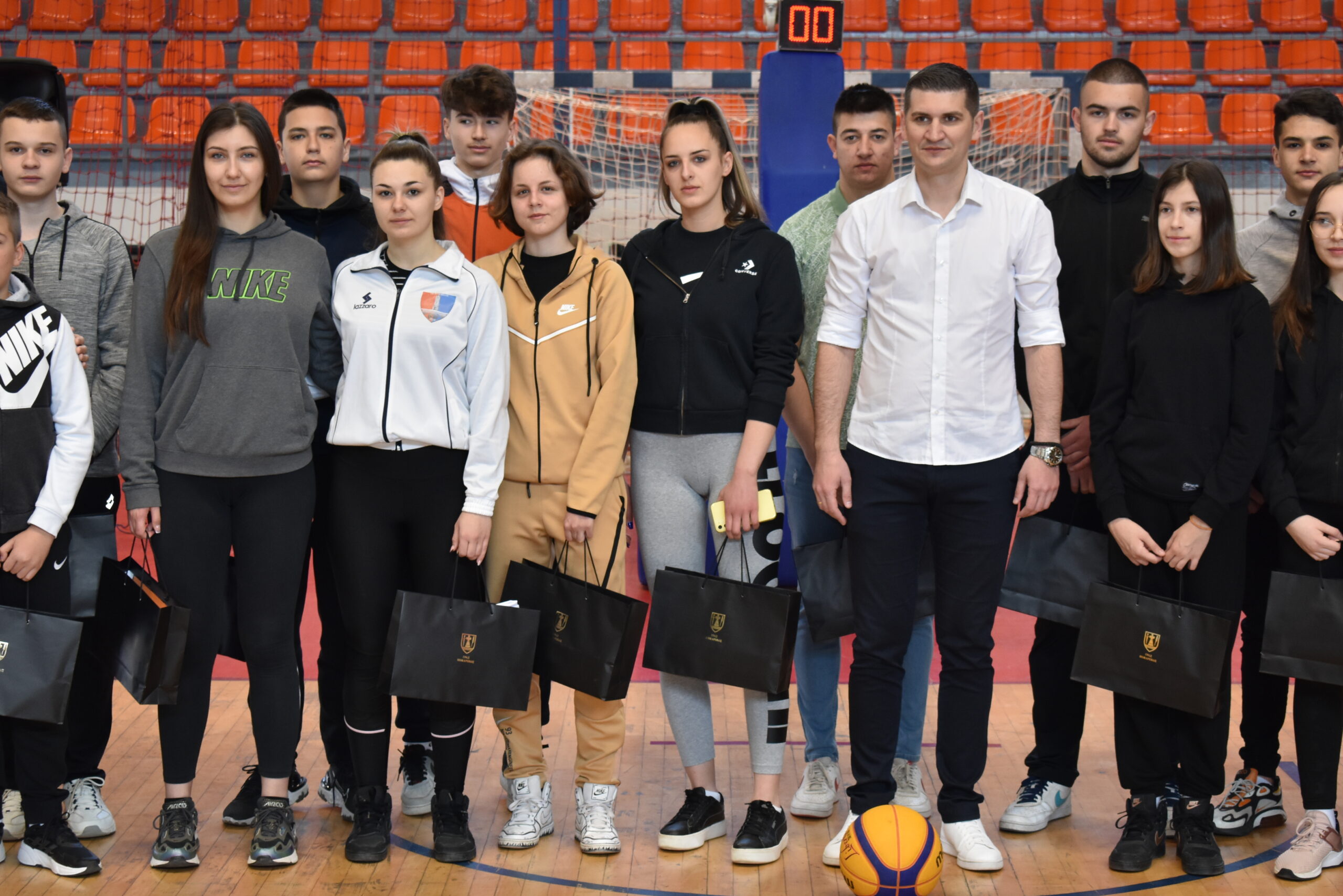 Gradonačelnik Požarevca sa školarcima iz Gračanice