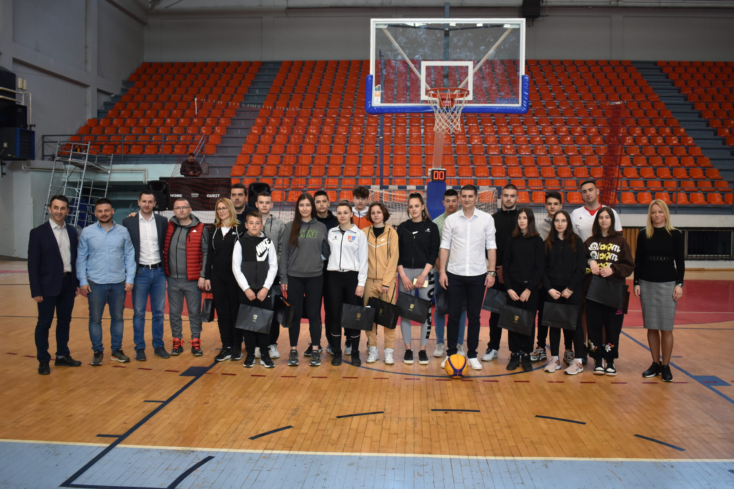 Gradonačelnik Požarevca sa školarcima iz Gračanice