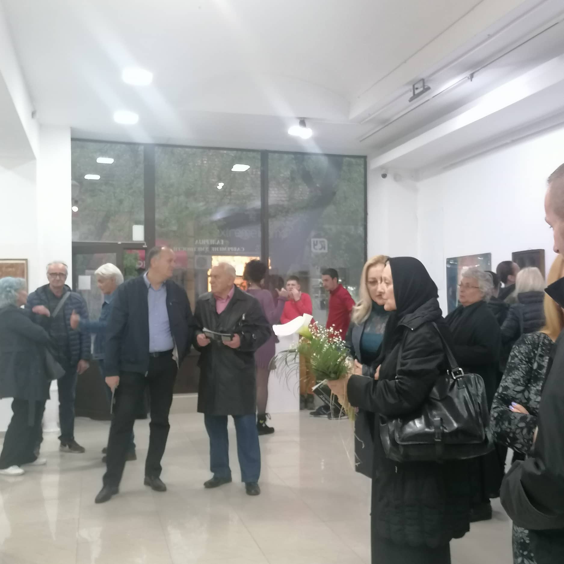 Otvorena je izložba slika i crteža „I bi svetlost“