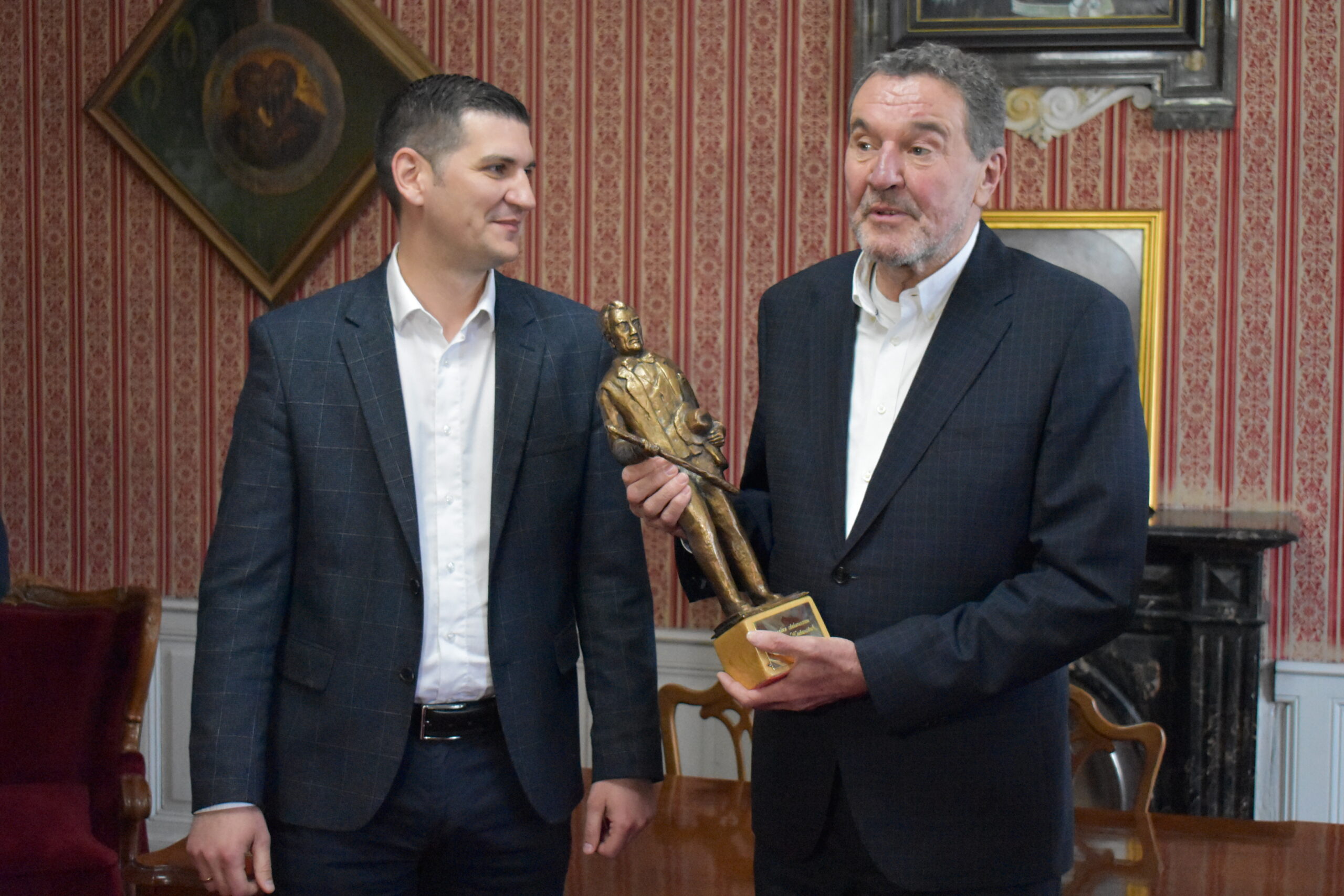 Uručena statueta Milivoje Živanovića Miodragu Mikiju Krstoviću