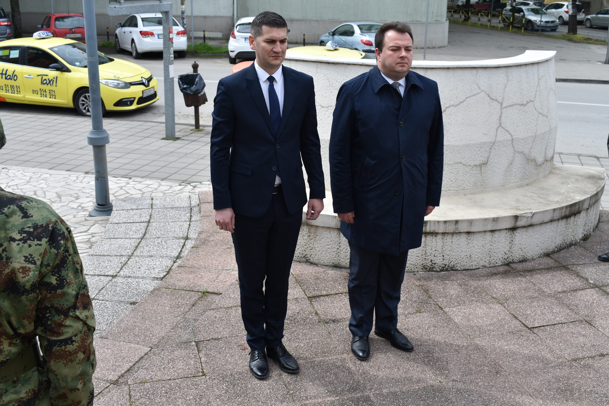 Povodom Dana vojske položeni venci na spomenik „Sloboda“