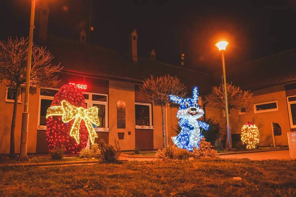 Postavljene su uskršnje svetleće dekoracije u Požarevcu i Kostolcu