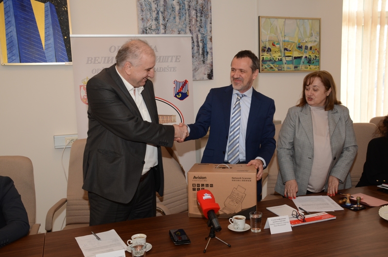 Stalna konferencija gradova i opština uručila opštini Veliko Gradište računarsku opremu