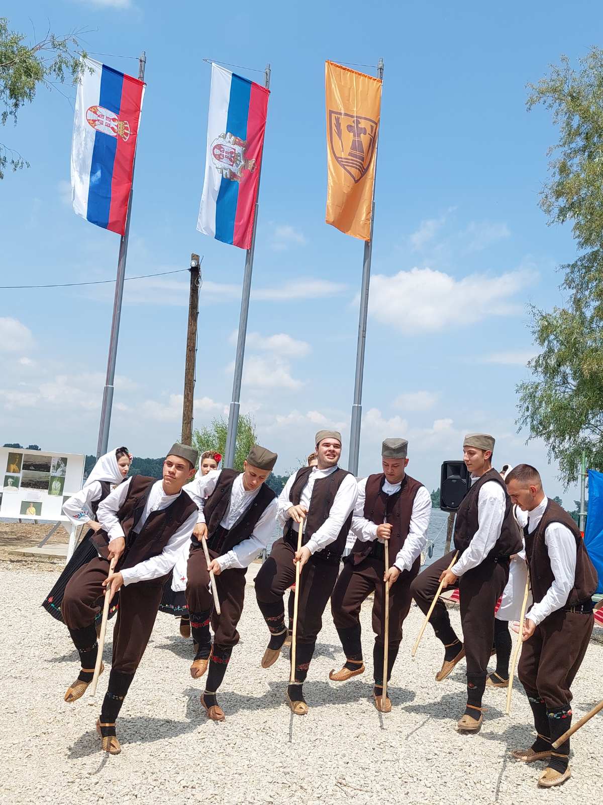 Obeležena stogodišnjica pristajanja broda Srbija na kojoj je kraljica Marija kročila na tlo zemlje Srbije, tačnije u Dubaravicu