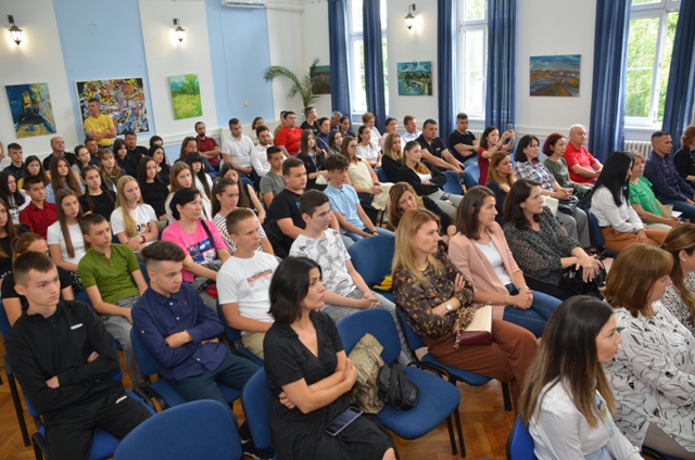 Još jednoj generaciji najboljih đaka uručene nagrade za uspeh