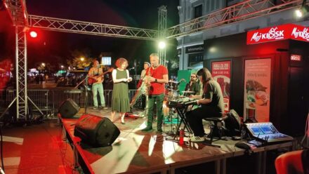 Letnji program na trgu uz muziku i ples