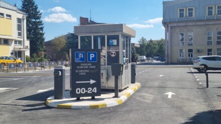 Počelo sa radom novo parkiralište „Sunčani park“