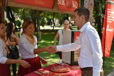 „Izađi mi na teglu“ – Gradski park u Požarevcu danas miriše na papriku