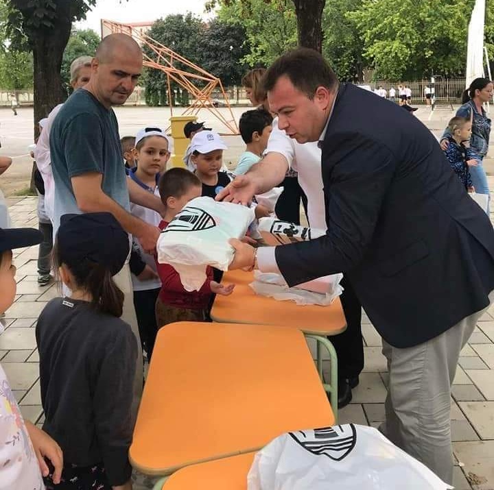Podeljeni paketići za đake prvake u požarevačkim osnovnim školama