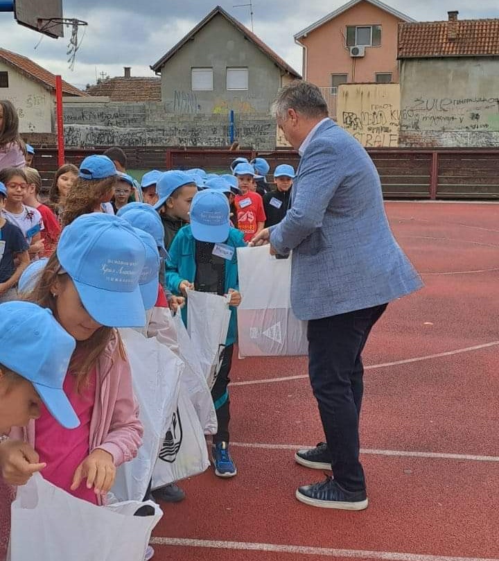 Podeljeni paketići za đake prvake u požarevačkim osnovnim školama