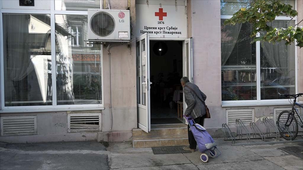 Crveni krst kuhinja 01