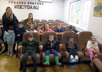 Mališani vrtića „Liliput“ u poseti Gradskoj  opštini Kostolac