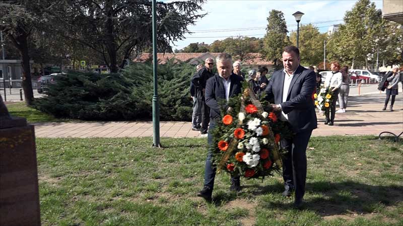 Položeni venci na spomenik Slobodana Stojanovića