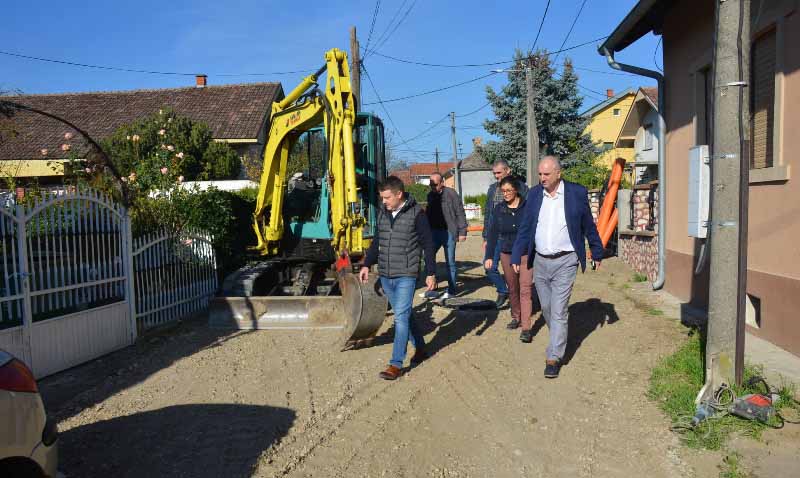 U toku asfaltiranje ulica u Velikom Gradištu