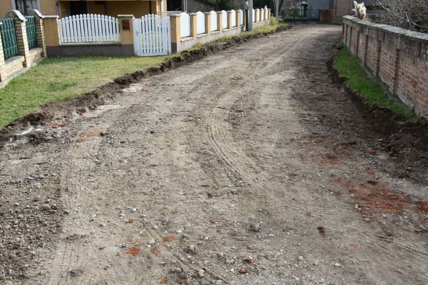 Rehabilitacija i ojačavanje kolovozne konstrukcije u MZ Petka, MZ Dragovac kao i u Gradskoj opštini Kostolac