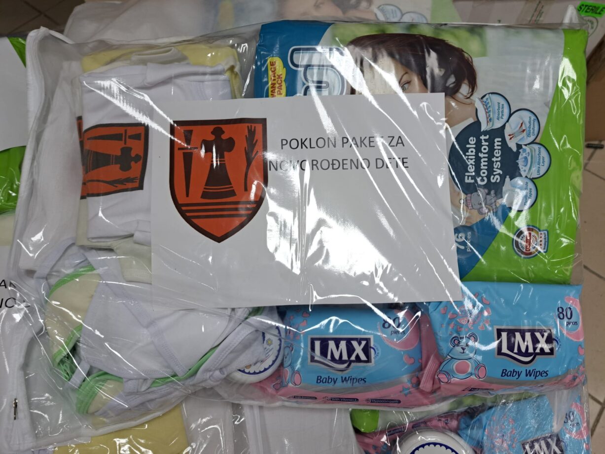 Dopremljeni paketi za bebe u požarevakoj bolnici