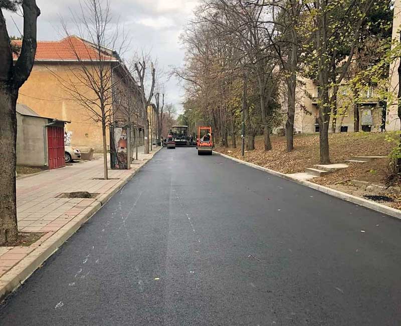 U Kostolcu preko 25.000.000 dinara uloženo u radove na ojačanju kolovoznih konstrukcija – asfaltiranju ulica , kao i na sanaciji, popločavanju trotoara