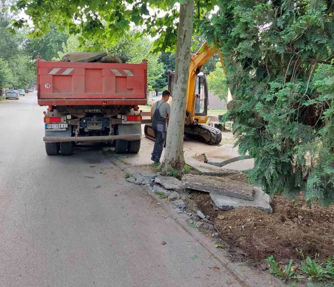 U toku su radovi na rehabilitaciji i sanaciji trotoara i biciklističkih staza u Kostolcu