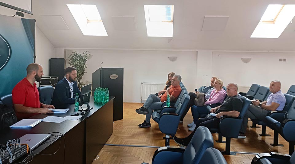 Projekat „Podizanje turističkih kapaciteta kroz asfaltiranje ulica u Kučevu i Gložani“.