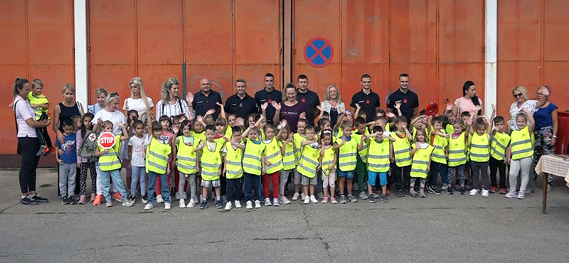 Mališani iz Predškolske ustanove „Ljubica Vrebalov“ posetili požarevačke vatrogasce