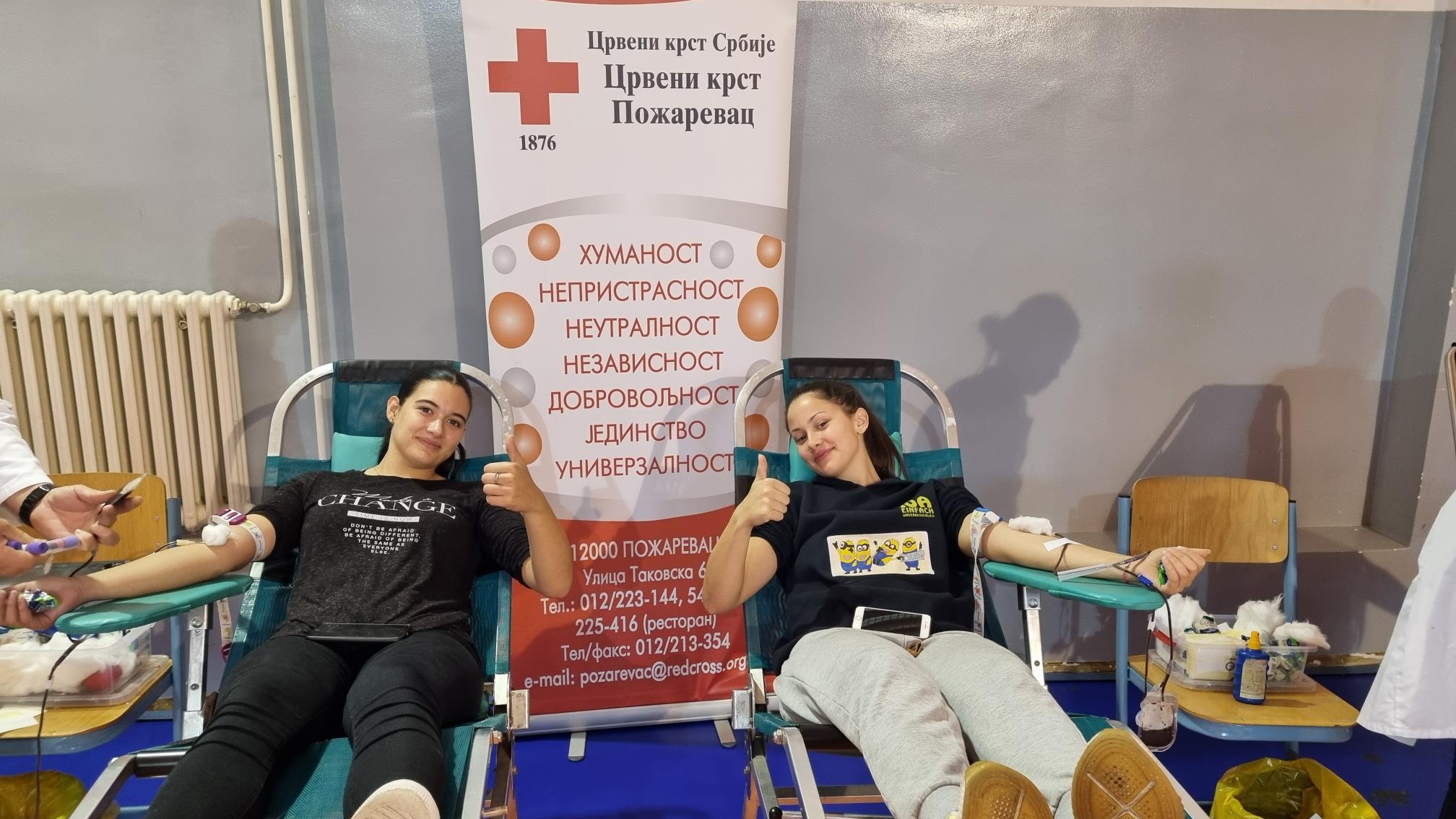 Maturanti u akciji dobrovoljnog davanja krvi 19.10. 2023.