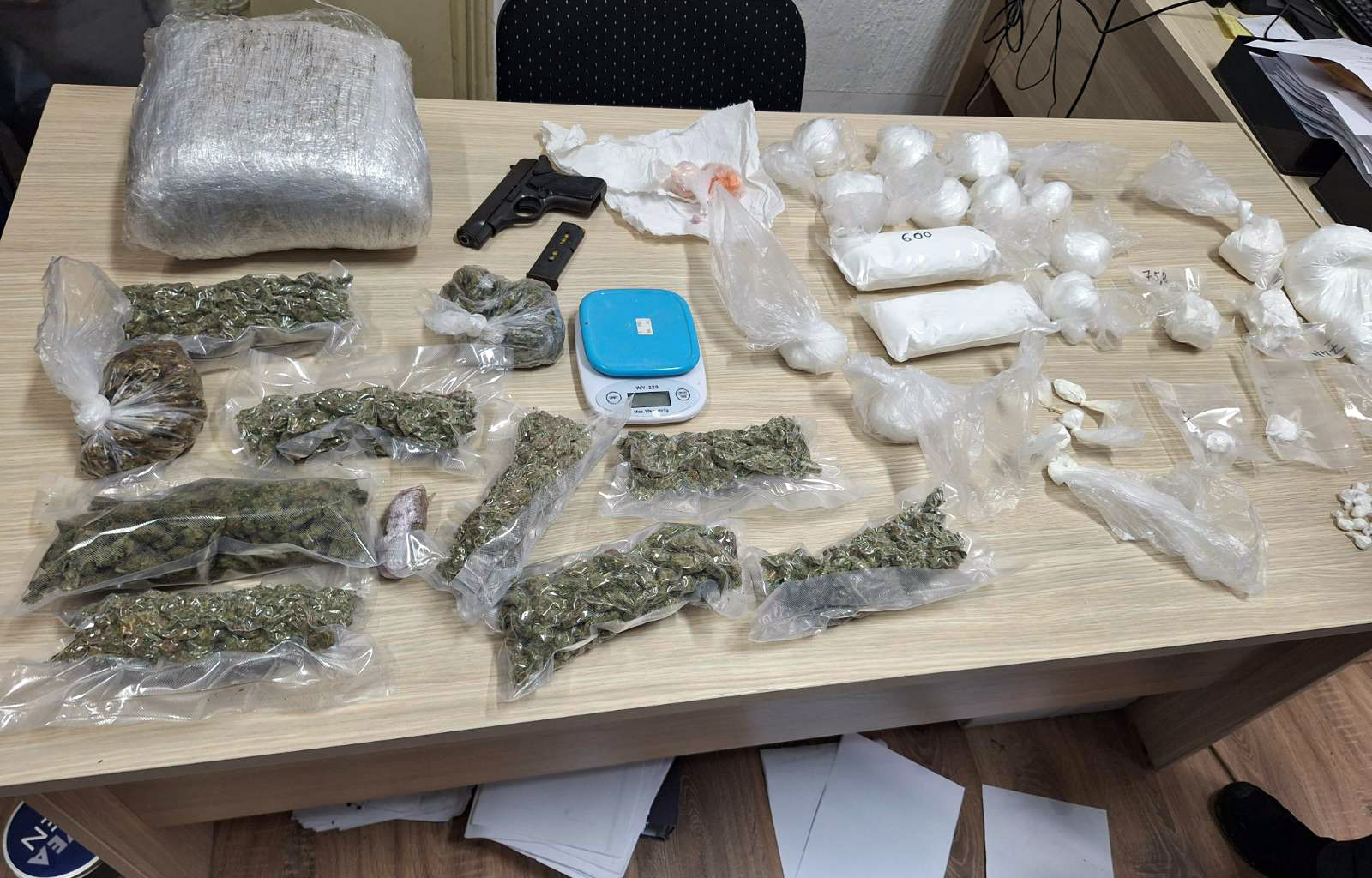 Uhapšen D.Ž. iz Požarevca sa 5 kilograma droge i oružjem