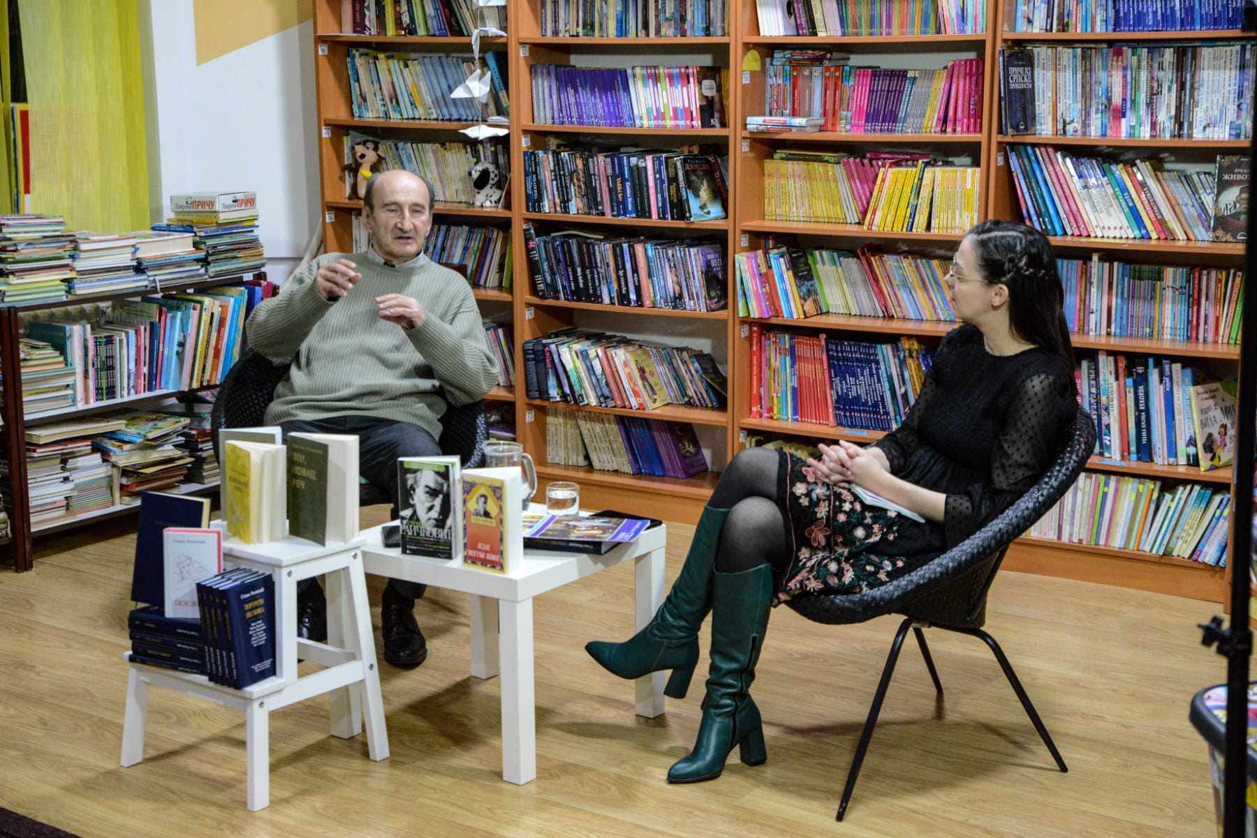 Posle kraće pauze, BiblioSalon je zablistao u svom punom sjaju u čitaonici Biblioteke „Nikola Sikimi...