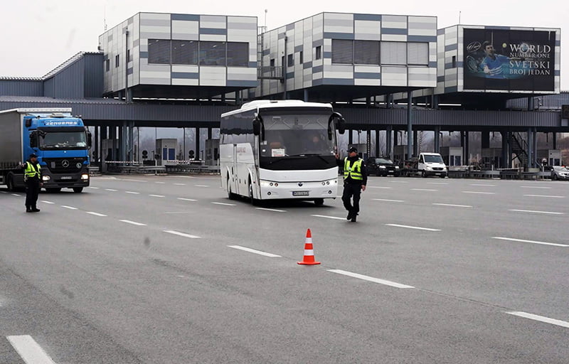 Saobraćajna Policija Kontrola Kamiona I Autobusa
